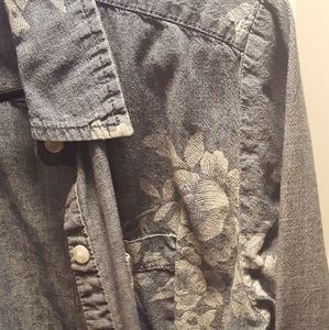Karen Scott.XS Button Up Denim flower print